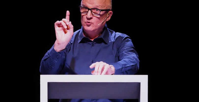 La comicità di Paolo Hendel ne “La giovinezza è sopravvalutata”